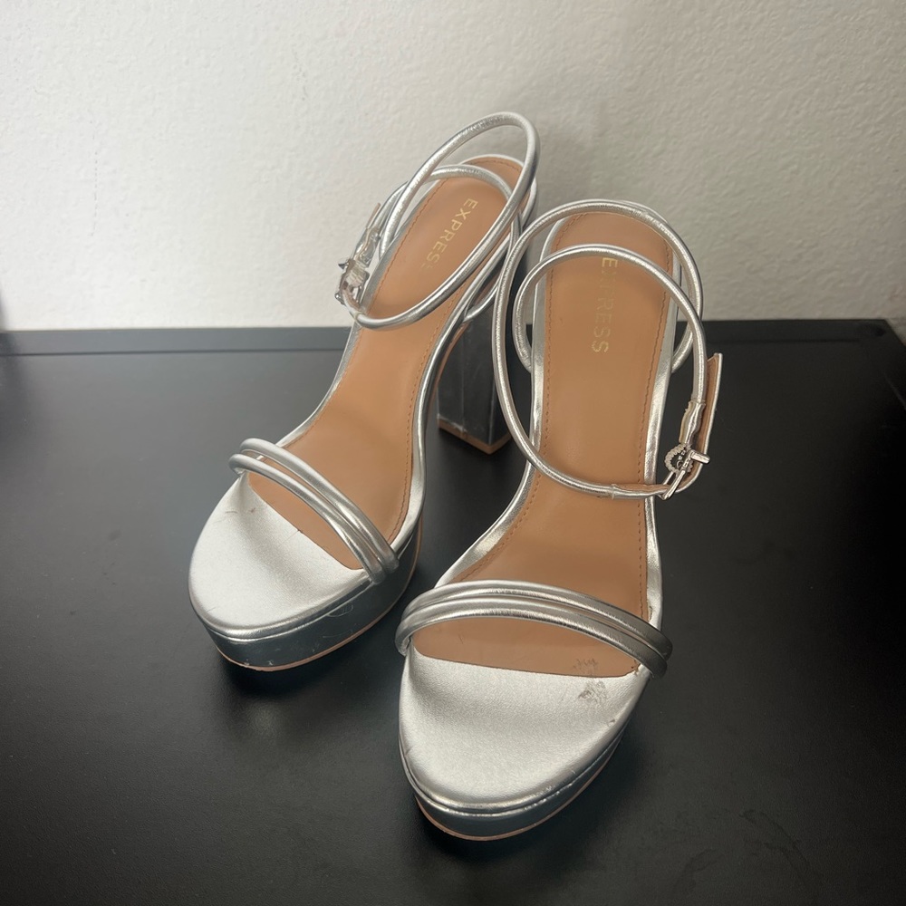 Express Round Strap Platform Heeled Sandals - image 3